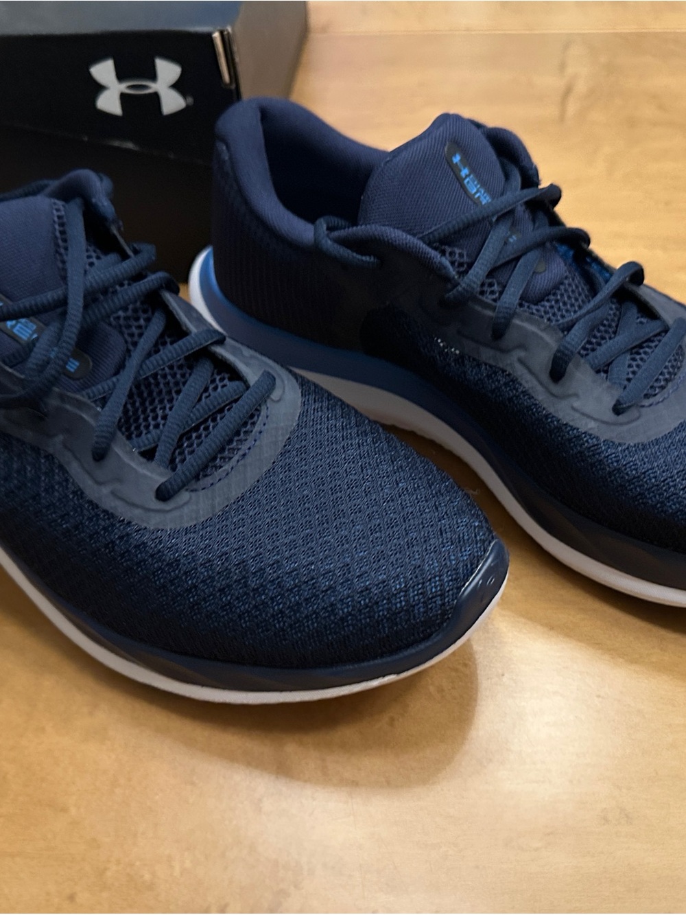 Under Armour Men’s Navy and White Lightweight Training Sneakers - Picture 3 of 6